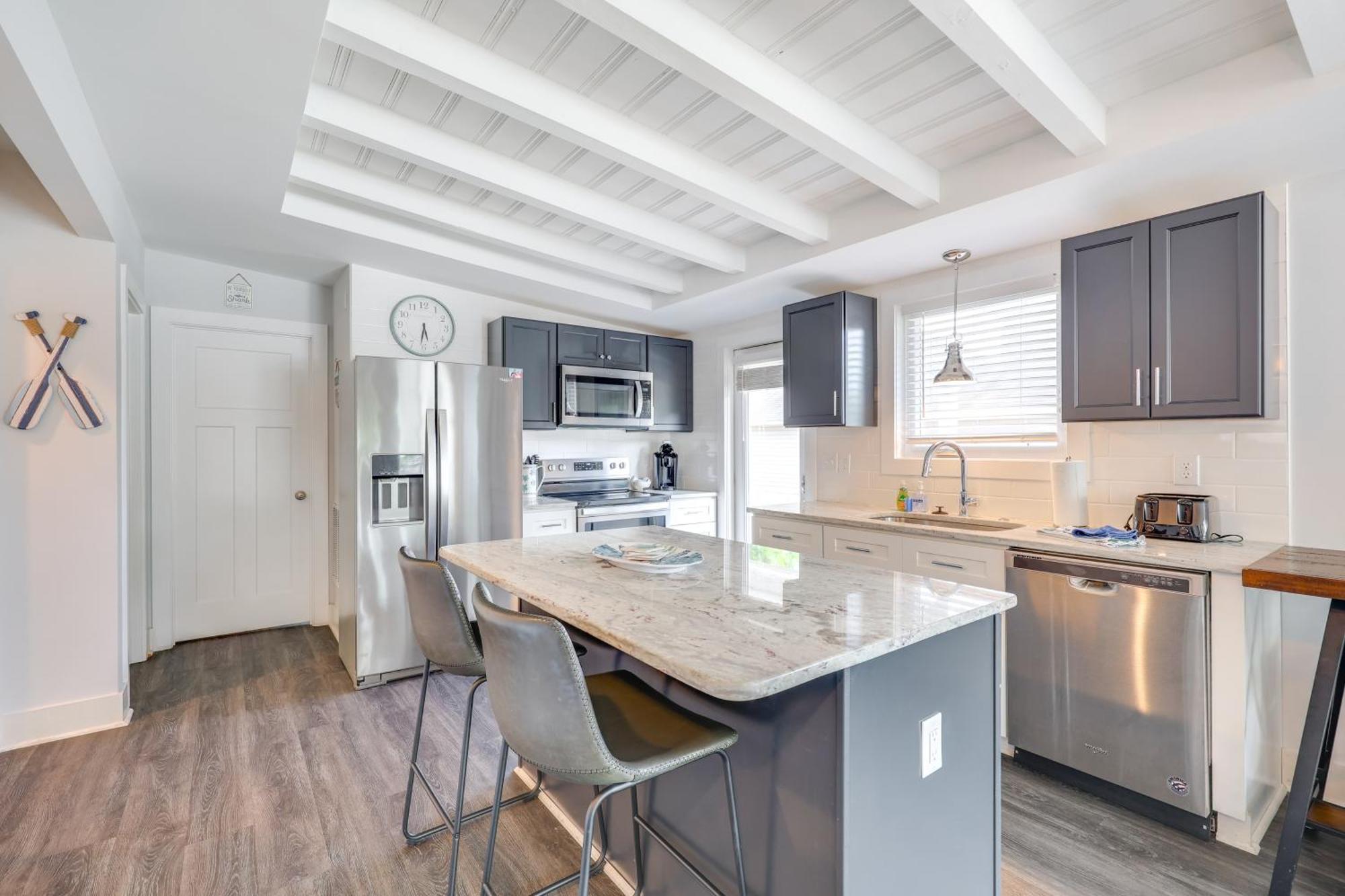 Modern Oak Island Escape 1 Mile To Long Beach! Exterior foto